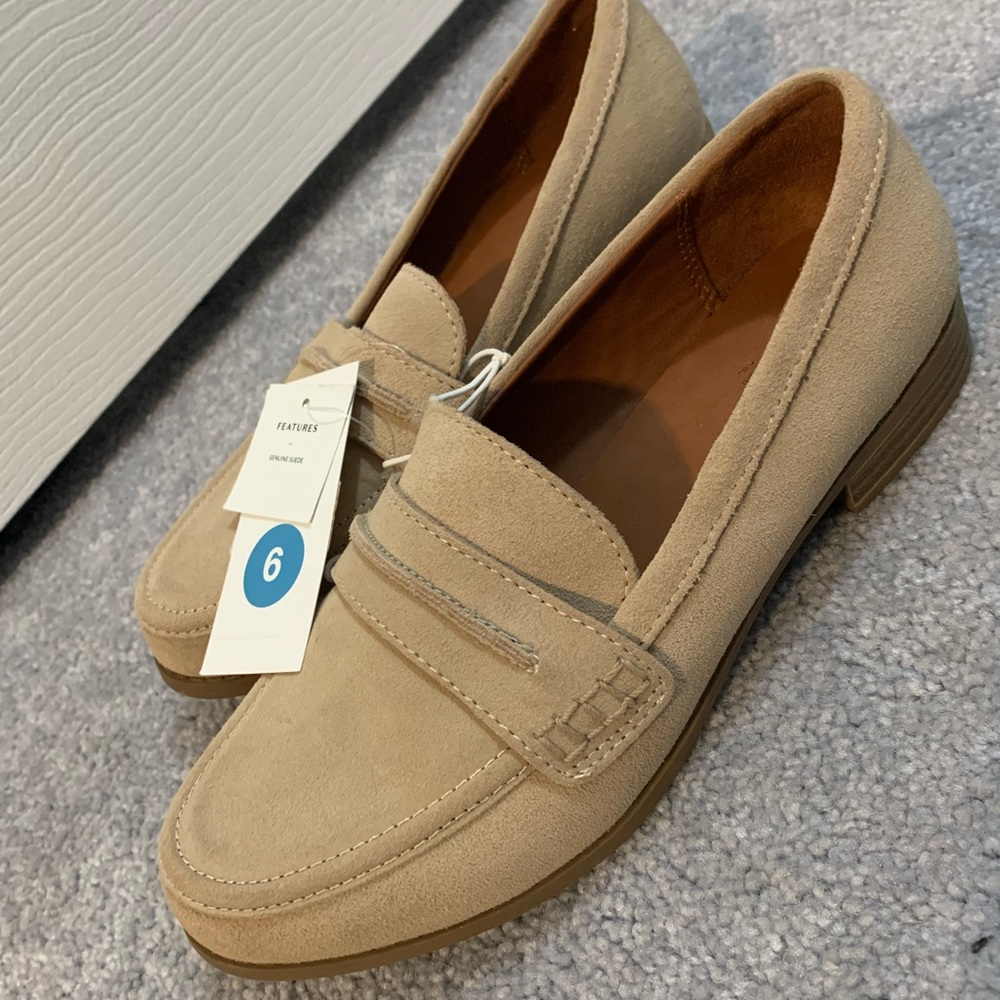 Universal Threads size 6 Loafers Genuine Suede
